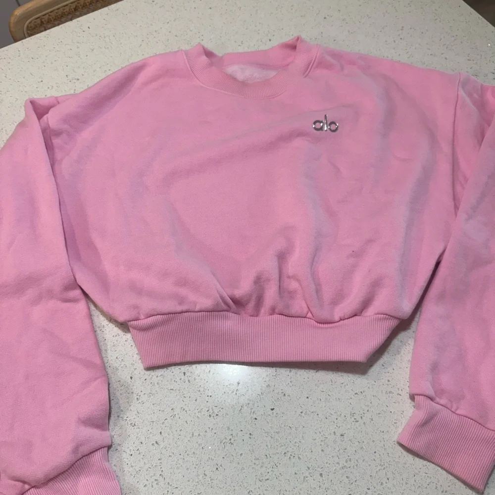 ALO Yoga Pink Women's Cropped Sweatshirt, rare sweet pink - Picture 7 of 9